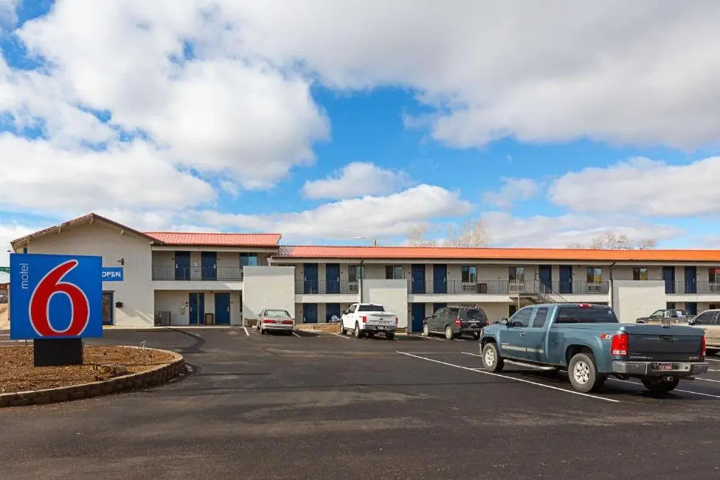 Motel 6 Show Low, AZ