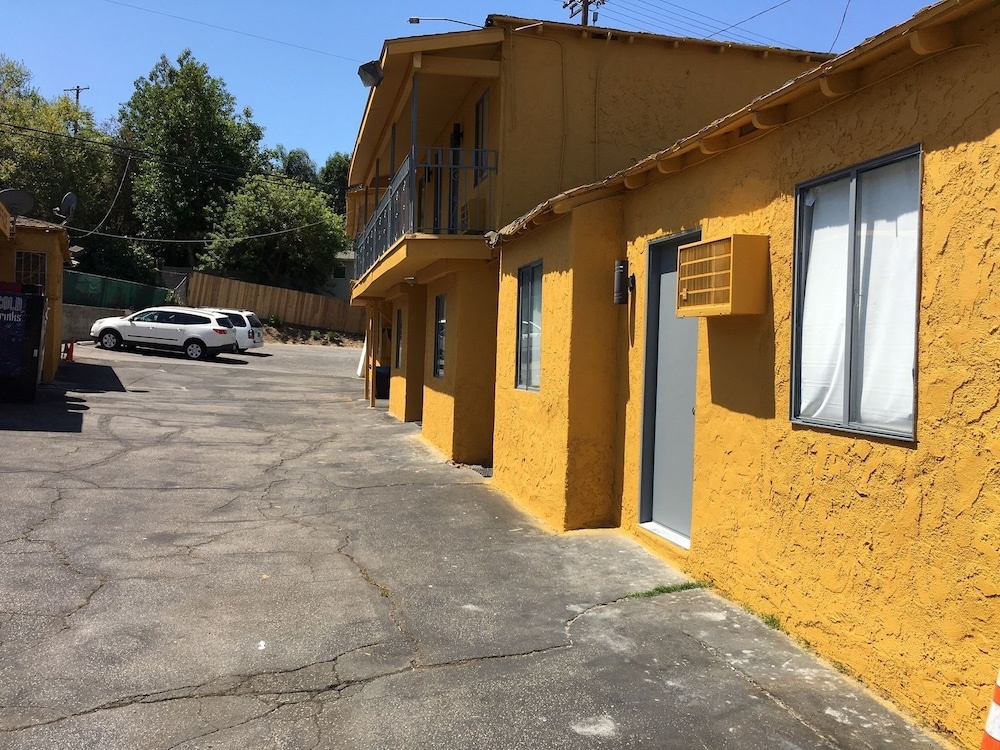 Universal Inn