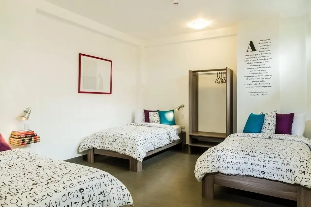 Трёхместный номер Superior в Tomo Hostel