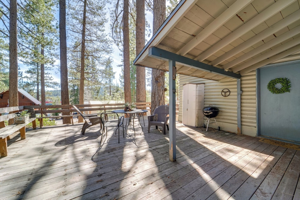 Great for Families! Woodsy Truckee Haven w/ Deck