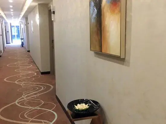Lobby & Reception