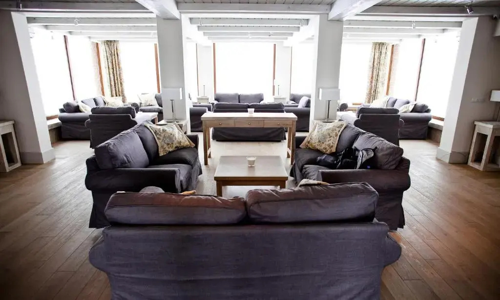 Lobby & Reception