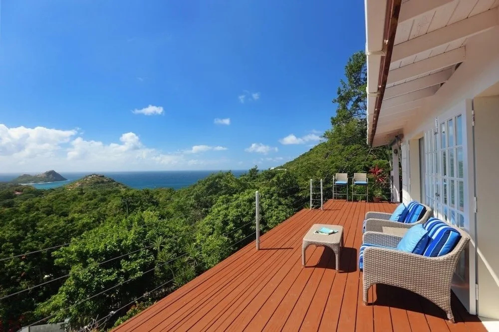 Bella Vista 3 Bedroom Home by RedAwning