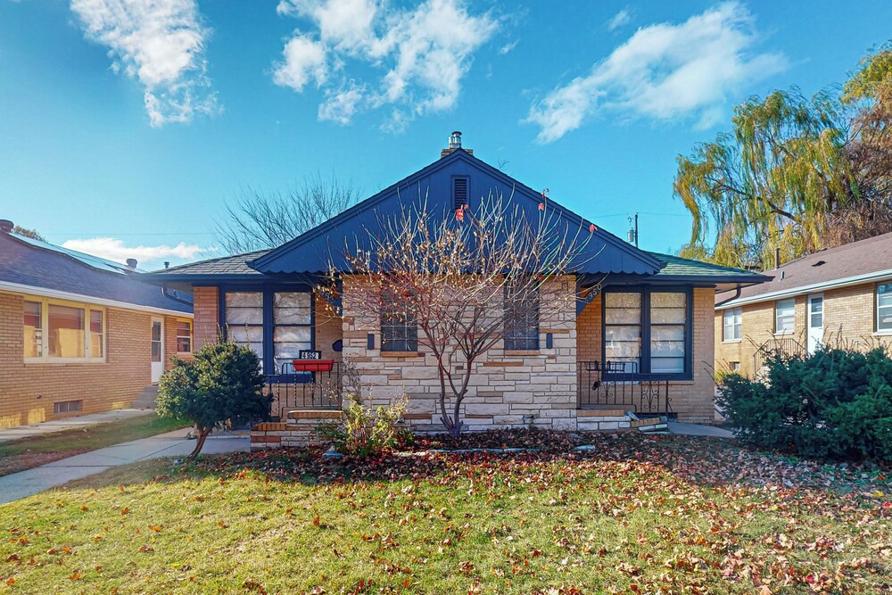 2BR Centrally Located Duplex Near Shopping