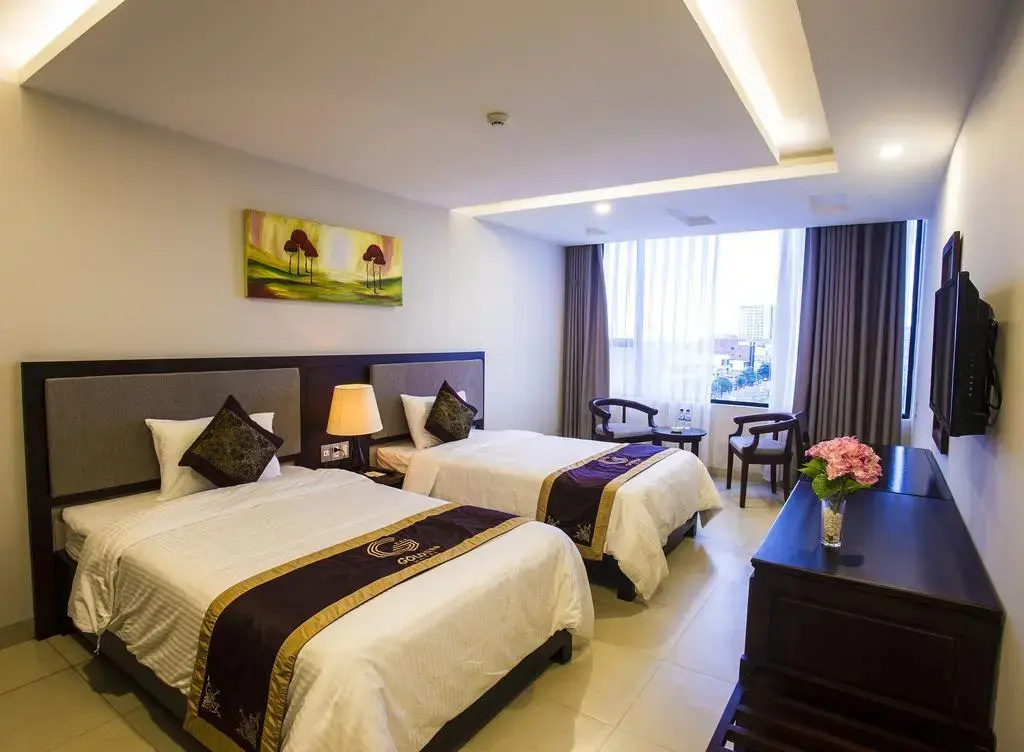 Golden Hotel - Général
