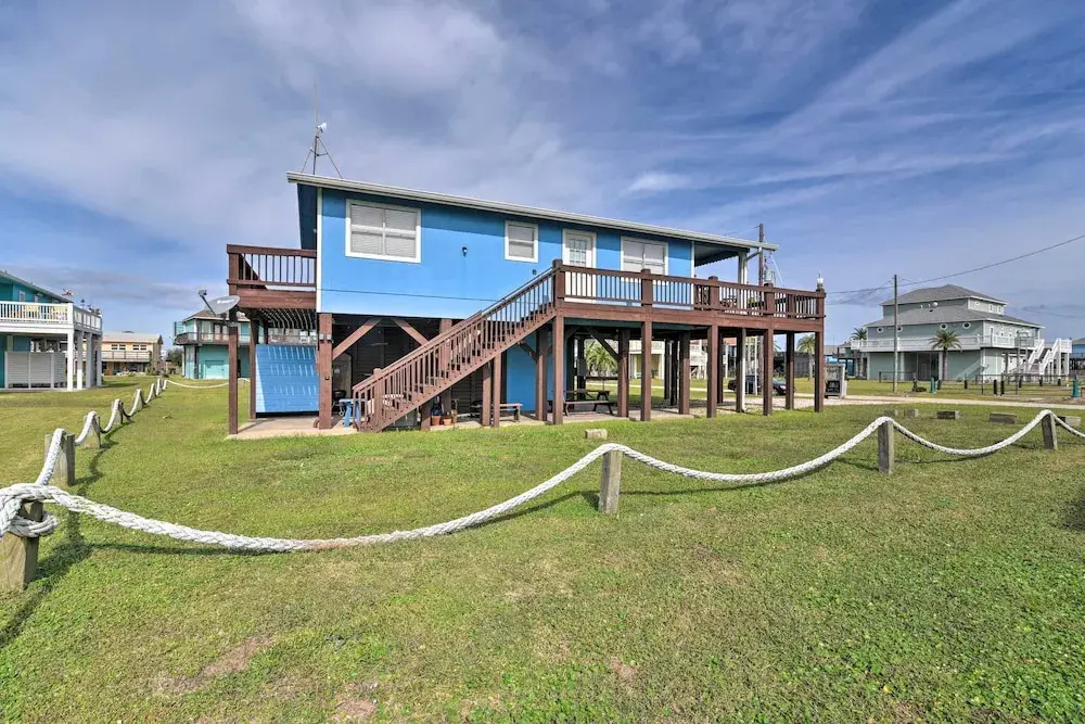 1/2 Mi to Gulf: Family Home in Crystal Beach!