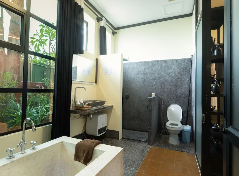 Deluxe Double room (full double bed)