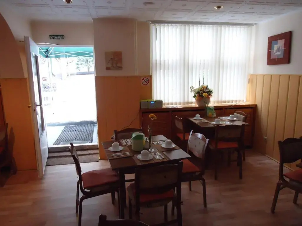 Food & Beverage