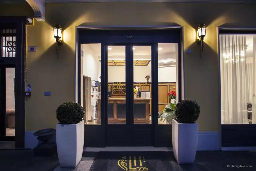 Lobby & Reception