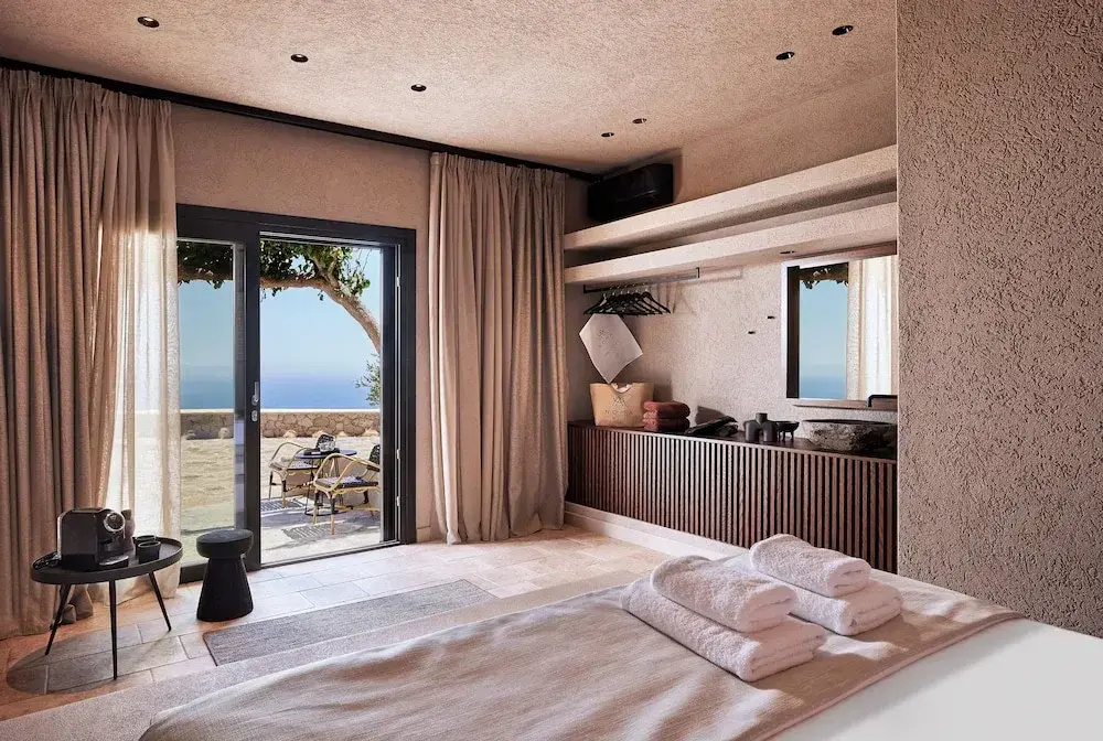 Deluxe Double room with balcony and with sea view (full double bed)