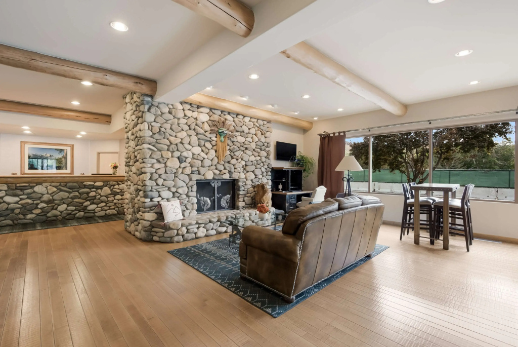 Lobby & Reception