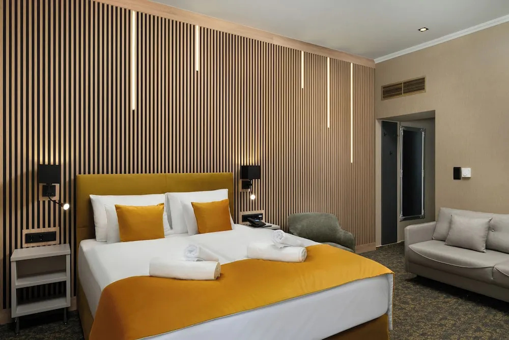 Superior Double room with city view (full double bed)