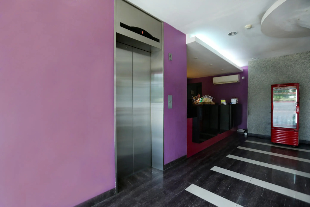 Lobby & Reception
