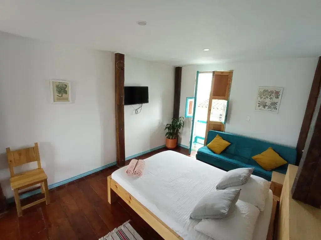 Deluxe Double room (full double bed)