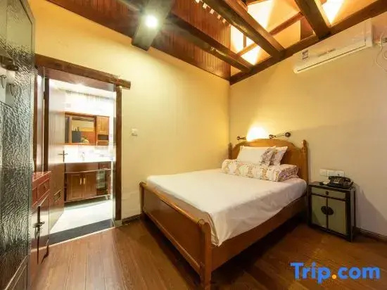 Standard Double room with balcony (full double bed)