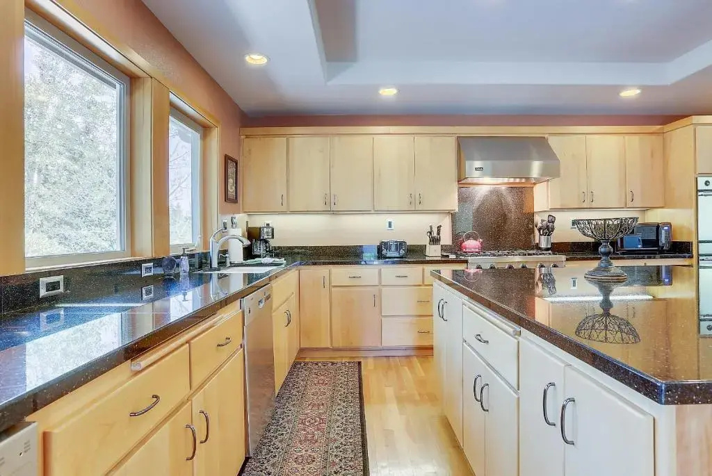 5 Bedrooms Cottage