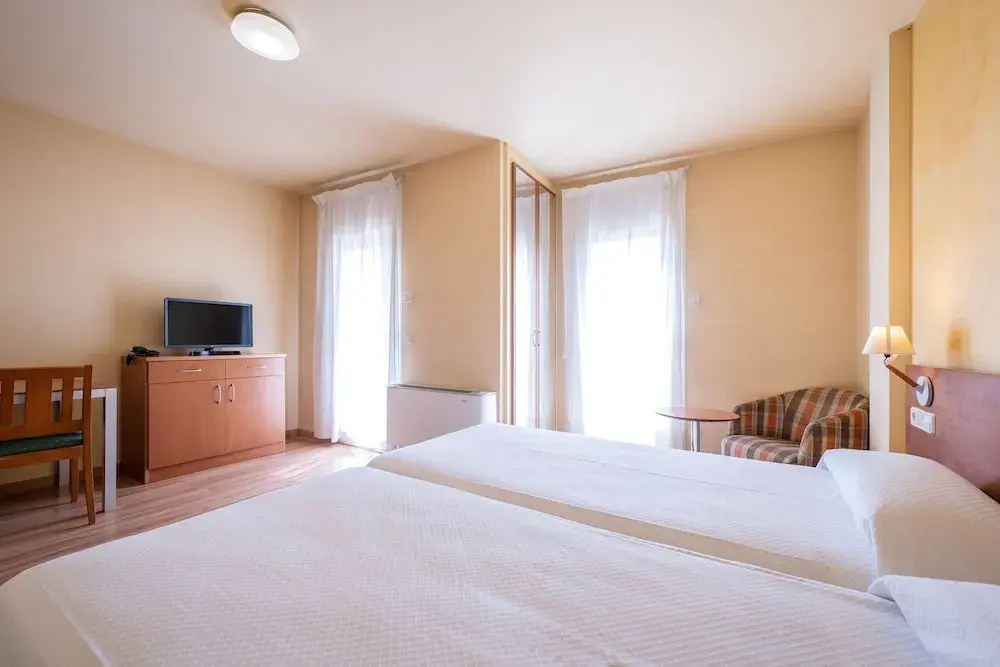 Standard Double room (full double bed)