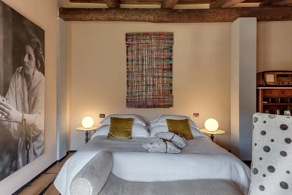 Deluxe Double Suite with partial sea view (full double bed)