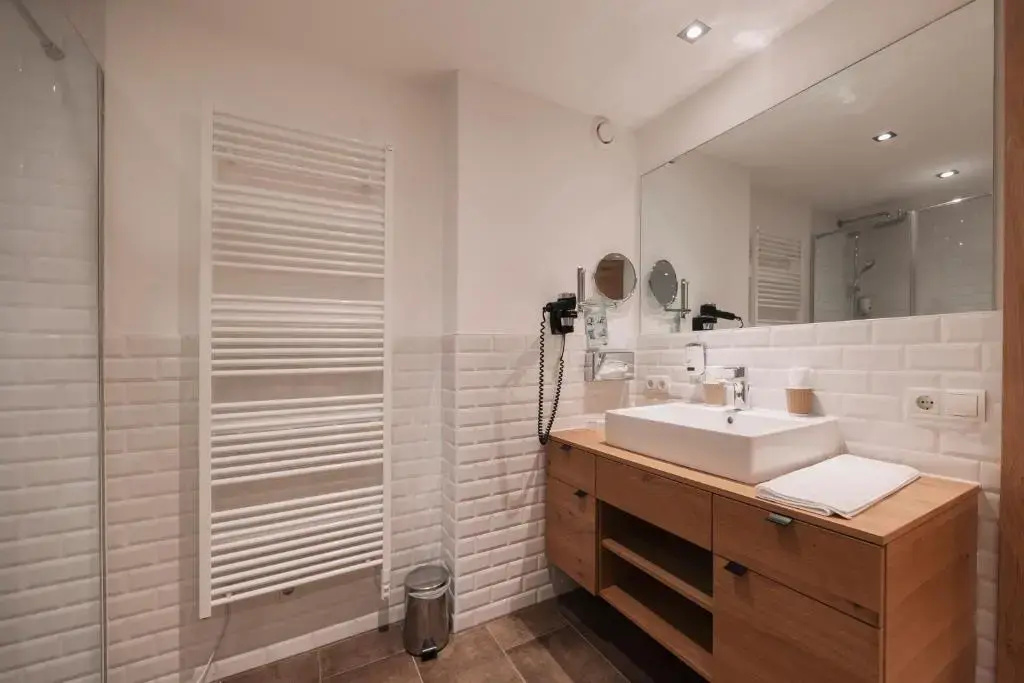 3 Bedrooms Apartment