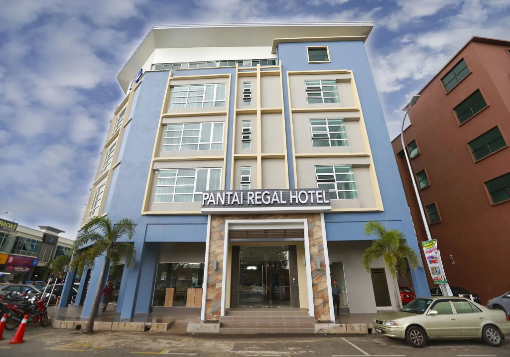 Pantai Regal Hotel - фото 3