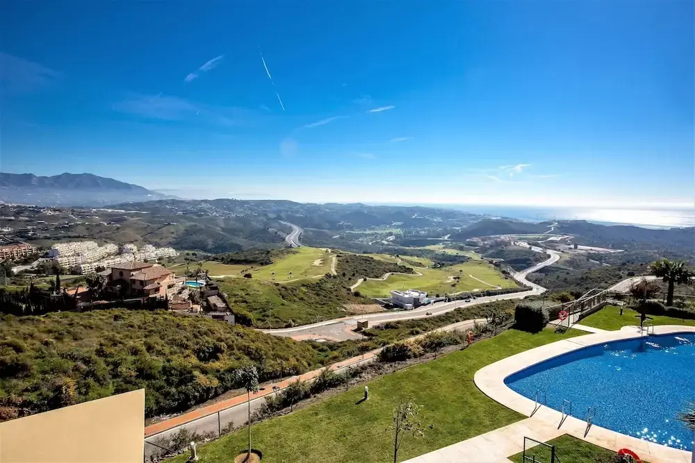 Spectacular Golf, Sea and Mountain Views BT65