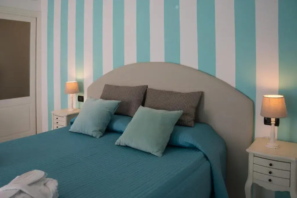 Deluxe Double room with balcony (full double bed)