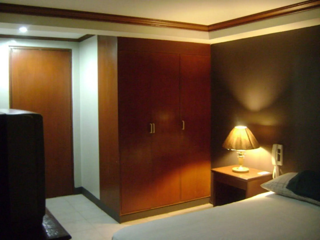 Metro Room Budget Hotel