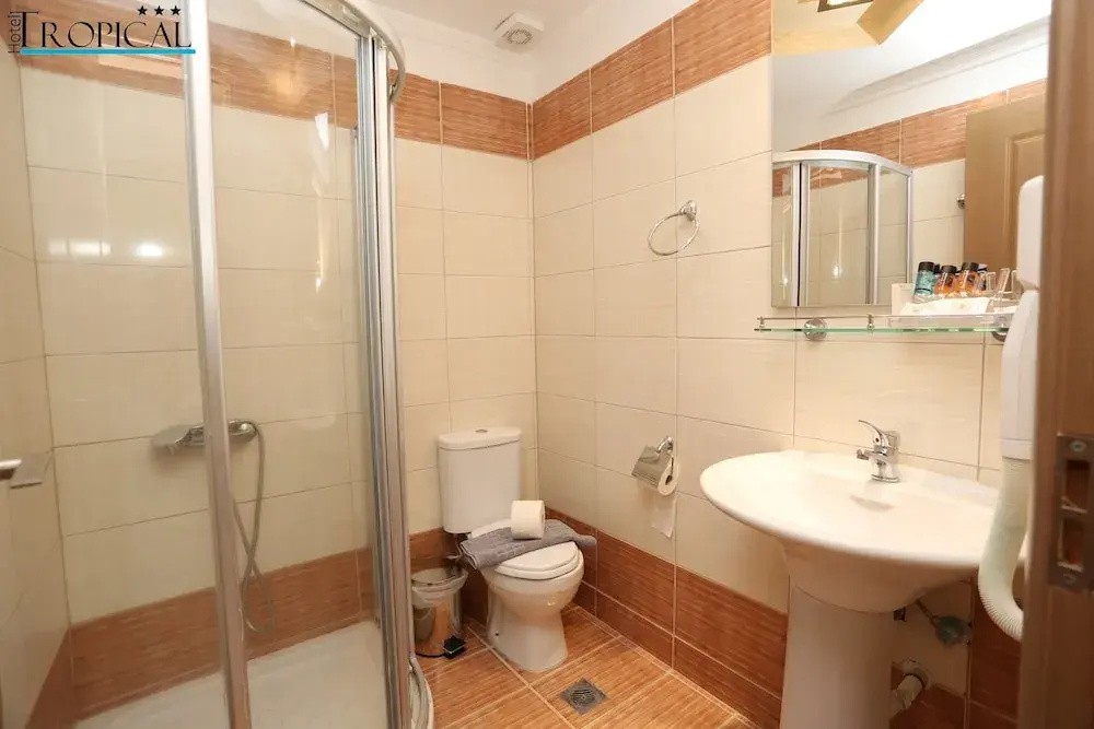 Superior Double room with garden view (full double bed)