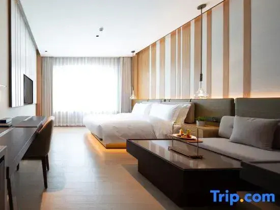 Deluxe Double room (full double bed)