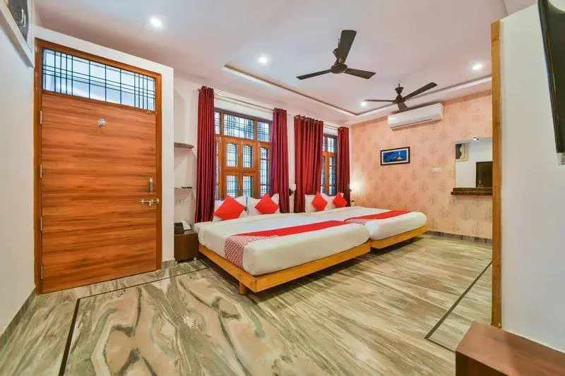 OYO Flagship 40796 Banjara Luxury Stay