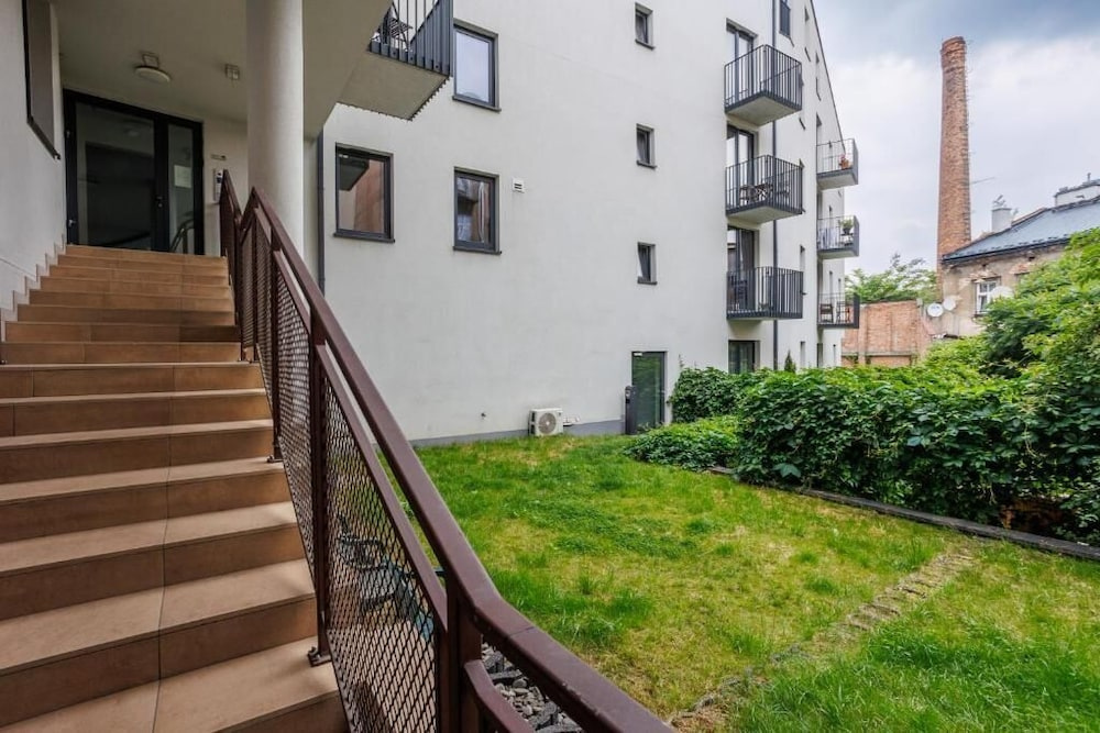 Malila Apartments Limanowskiego 37