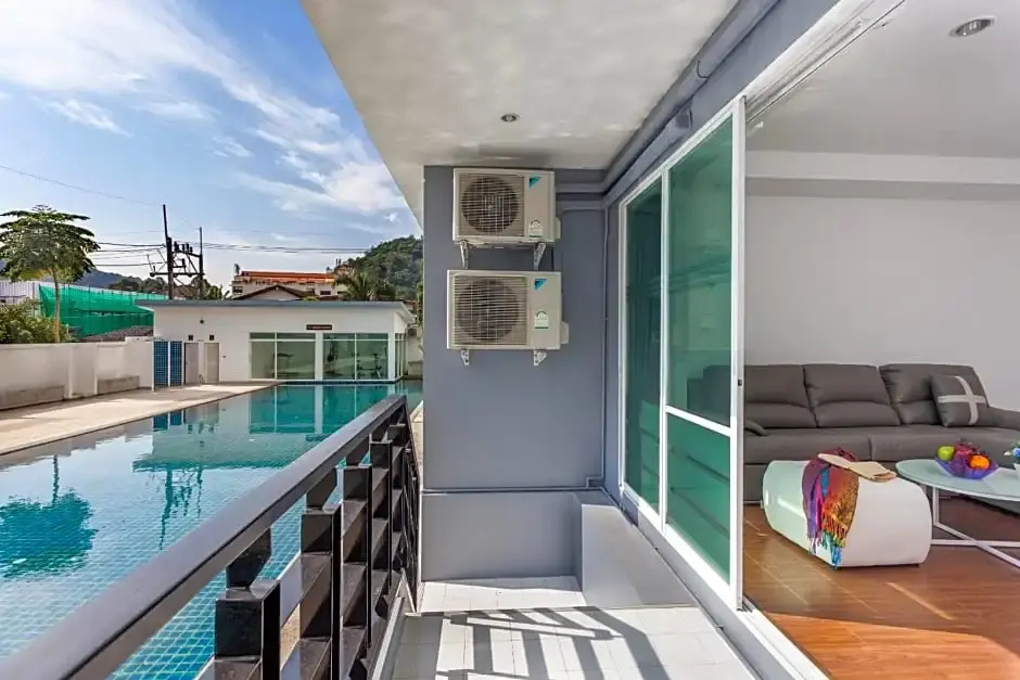 Junior Suite with pool view