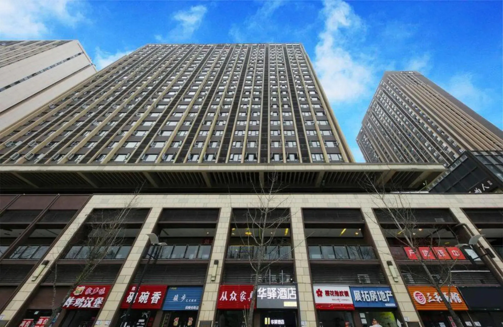 Home Inn Huaying Hotel (Chongqing University Town Weidianyuan Subway Station)