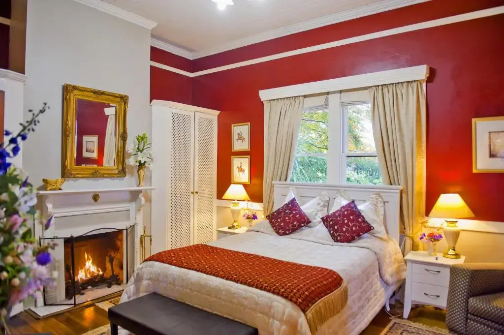 Deluxe Double Suite full double bed