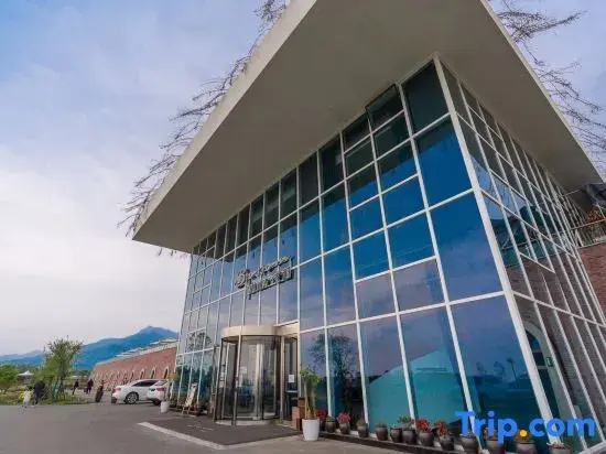 Mianzhu Huaxiang Jiulongshan Yard Hotel