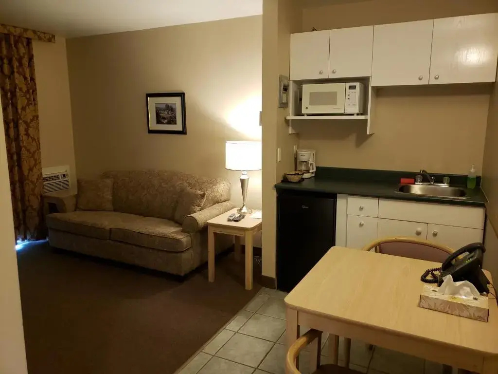 Double Suite (full double bed)