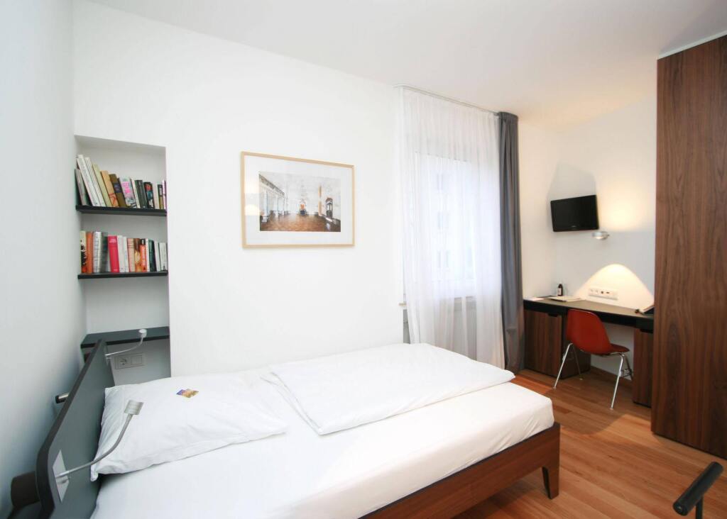 Hotel Chelsea by null