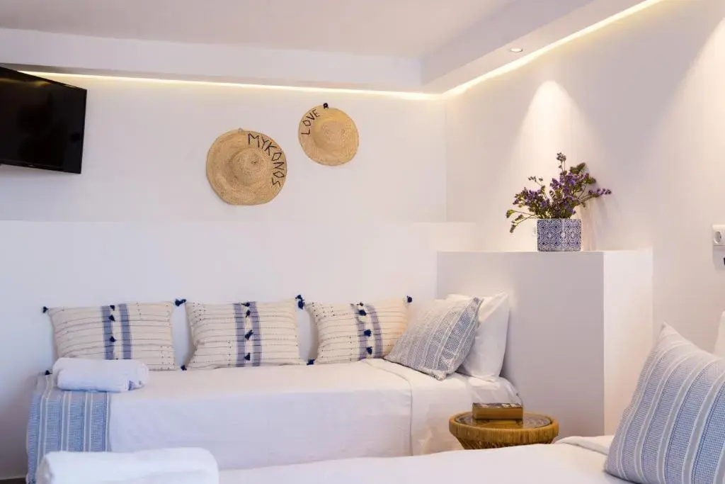 Deluxe Triple room with water view