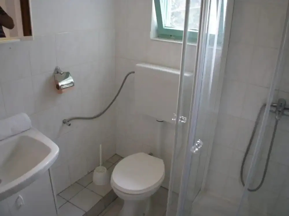Cosy Apartment in Jezera with Garden