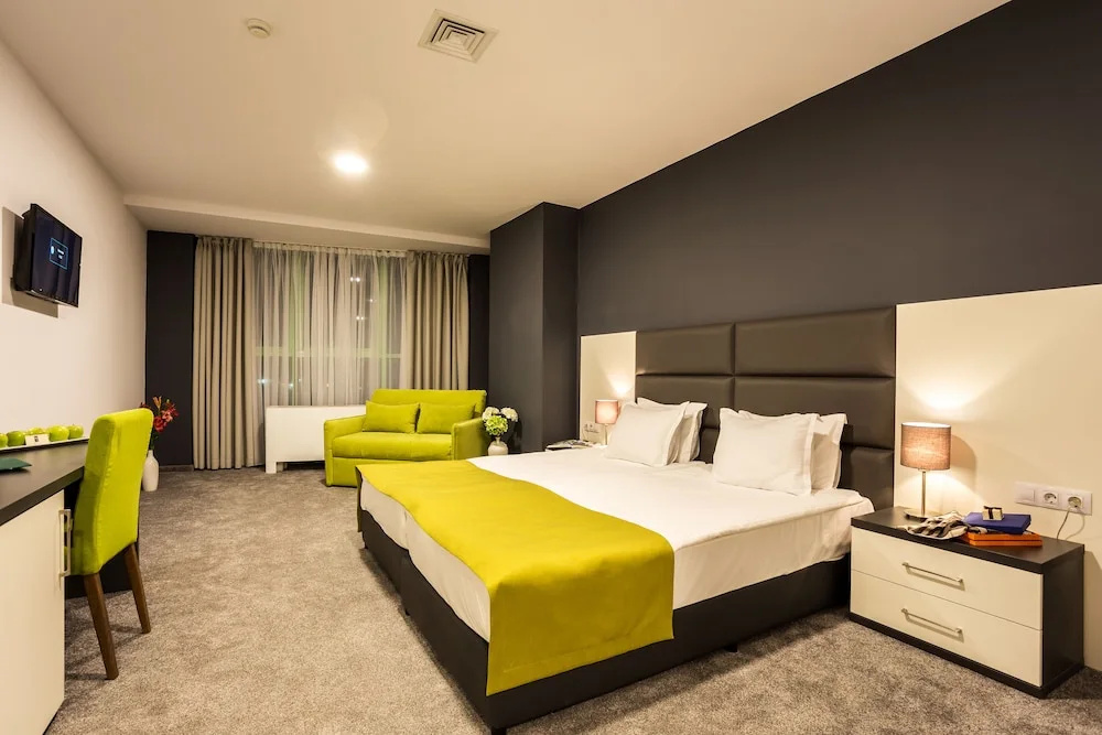 Deluxe Double room with balcony (full double bed)