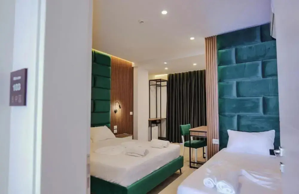 Deluxe Triple room with balcony