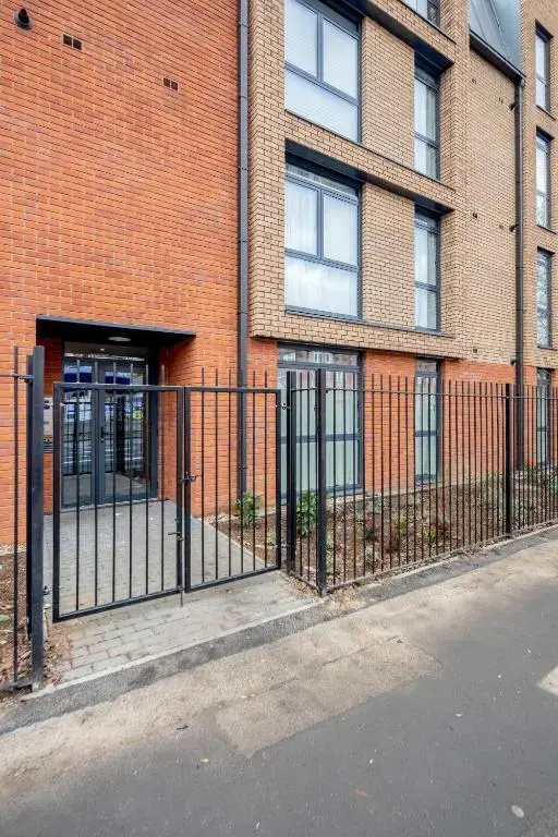 Watford Cassio Deluxe - Modernview Serviced Accommodation