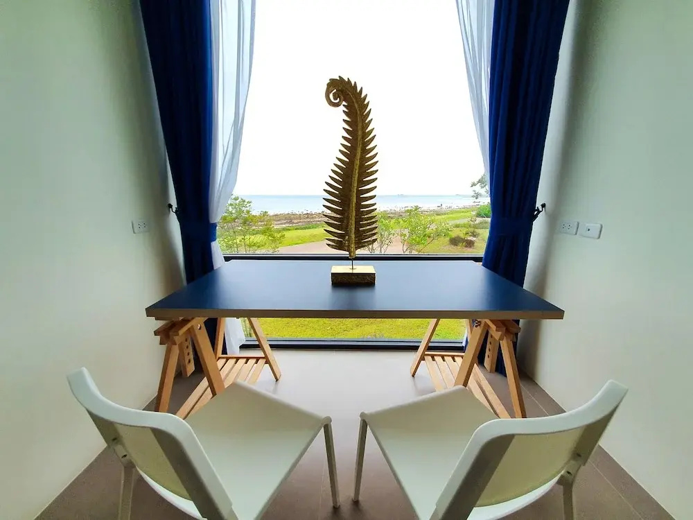 Deluxe Double room with balcony and with sea view full double bed