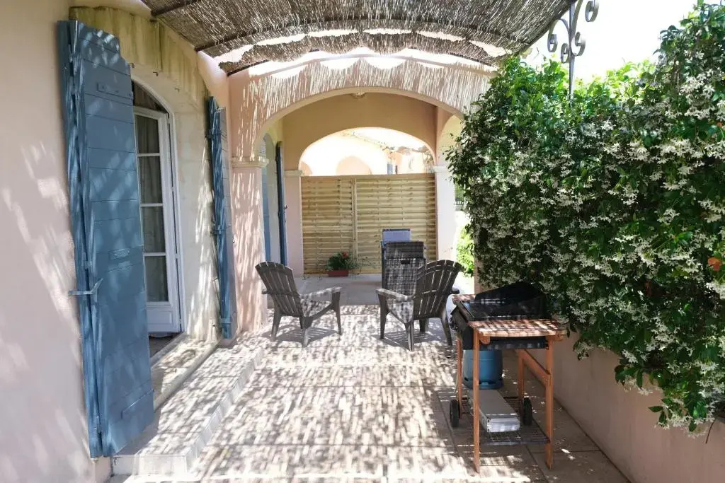 LS2-375 CARABANO Partie de maison avec piscine à partager, 2 personnes, à Cheval Blanc, Luberon, Provence