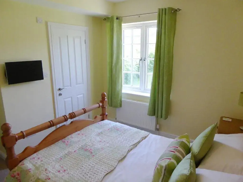 Standard Double room with garden view (full double bed)
