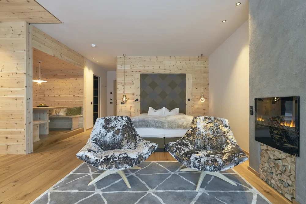 Luxury Suite with balcony and with pool view