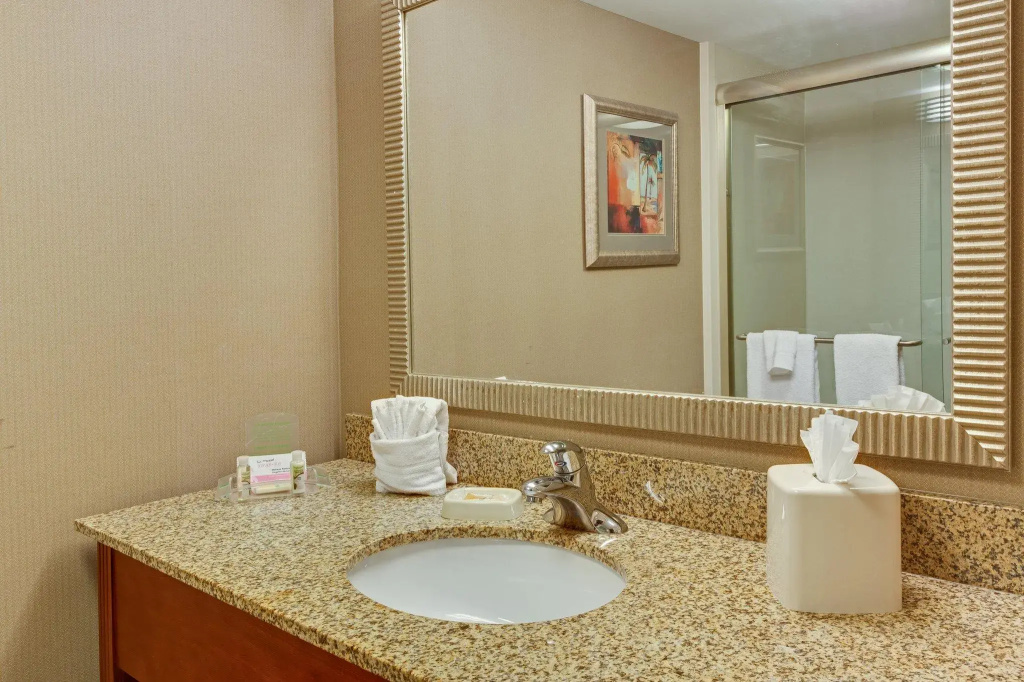Crowne Plaza Ft. Myers Gulf Coast by IHG - Chambres