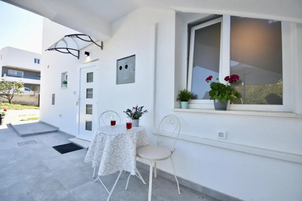 Apartment Erika - for 2 near the beach