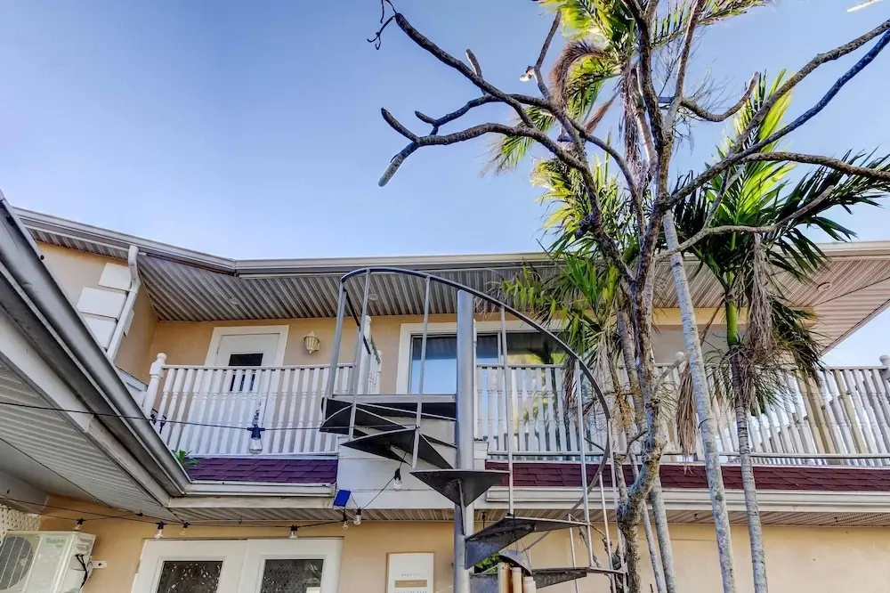 Simple Rooftop Gem 2 Blocks 2 Beach Pets Allowed