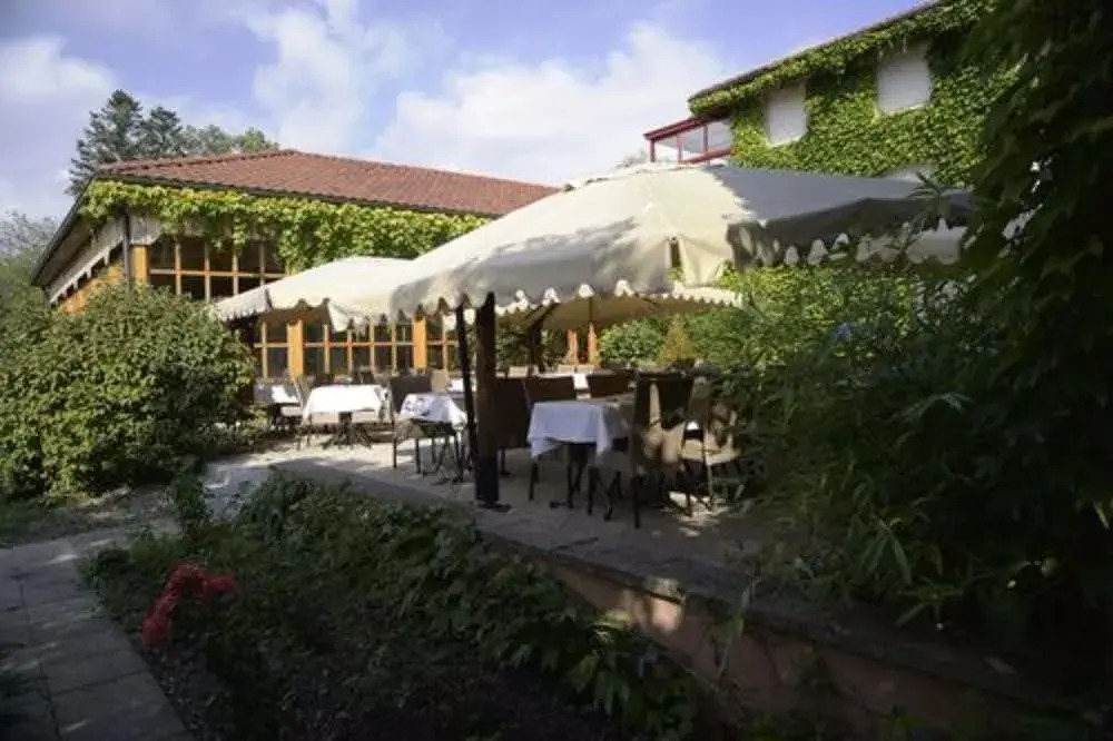 Logis Hotel Le Pre Serroux